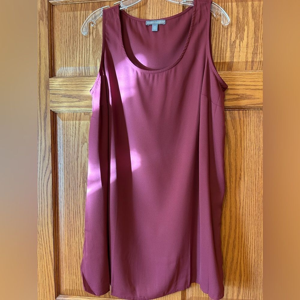 NWOT maroon 14 W tank top Jessica London side slit